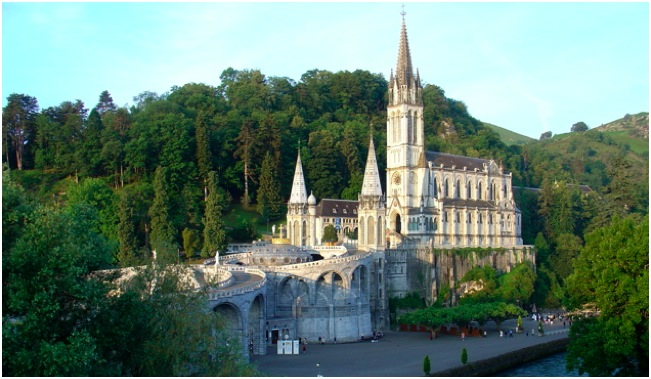 Lourdes_Basilica